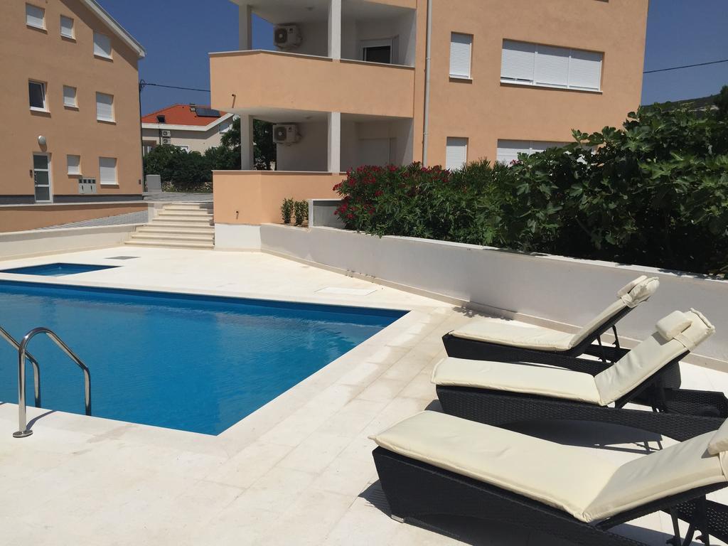 Orange Apartments Novalja Luaran gambar